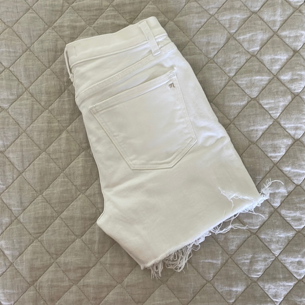 Madewell white jean shorts. Size 28. Great condition